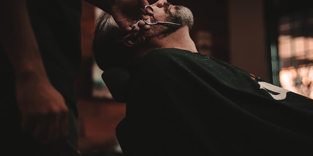Conseil — Nous écoutons vos objectifs et analysons votre style pour une coupe sur mesure.